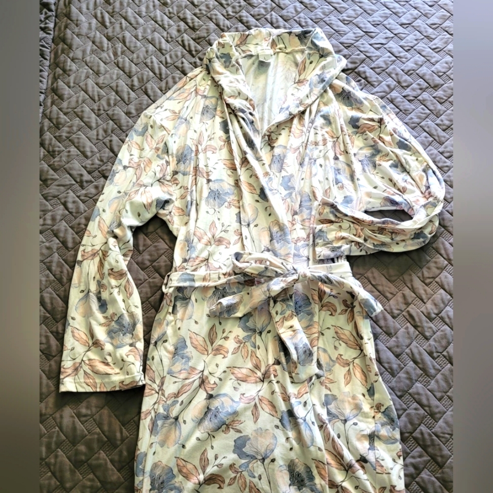 Women's floral robe size L, light material